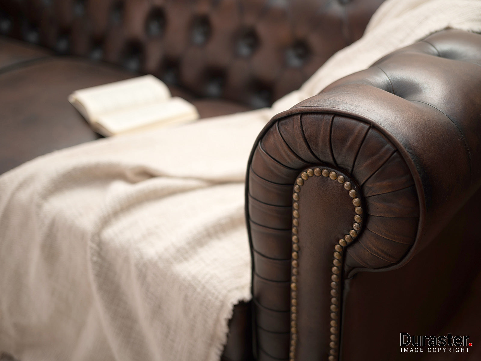 Dudi Furniture Chesterfield Traditional Three Seater Sofas