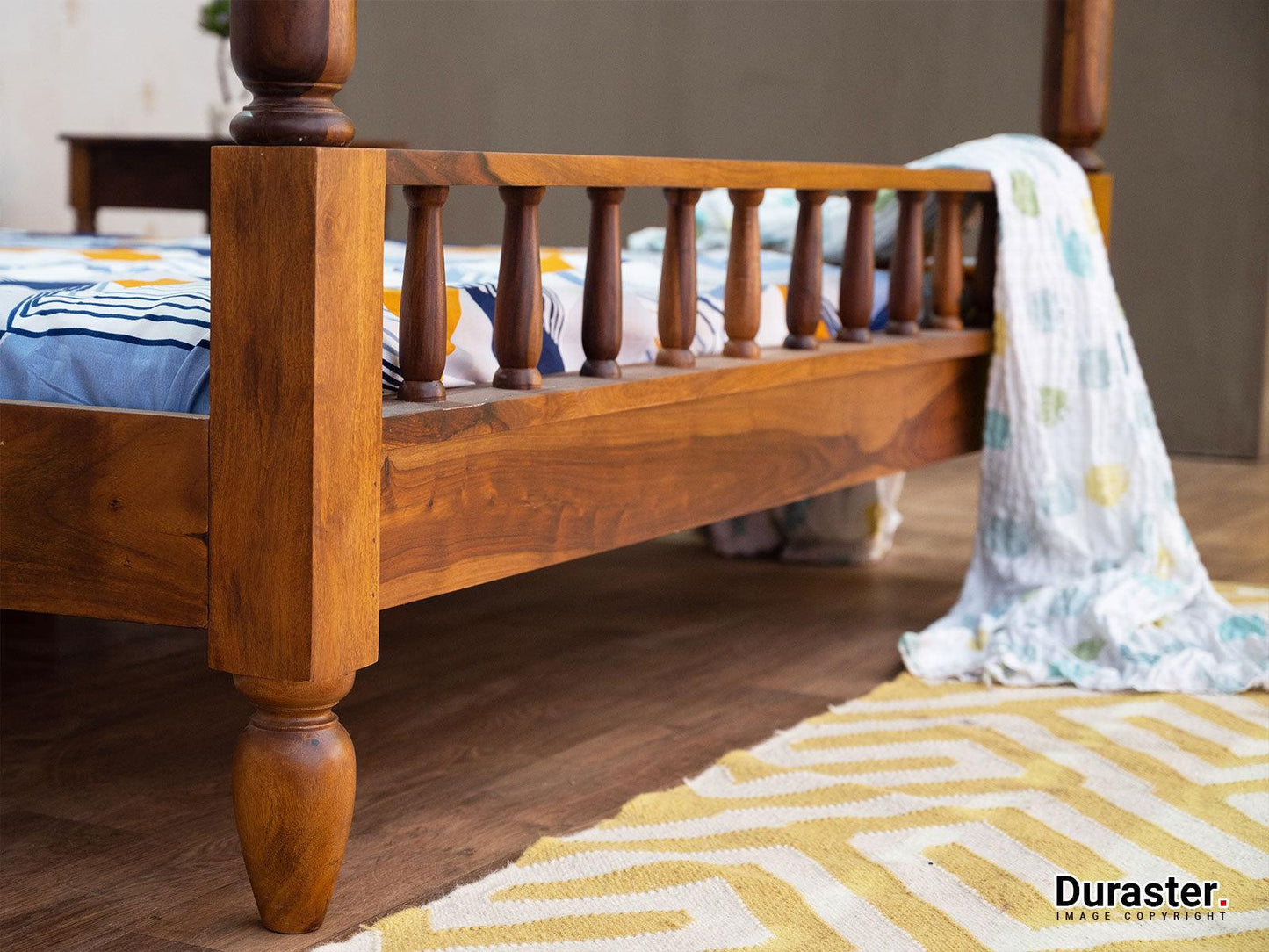 Dudi Furniture Vismit Solid Sheesham Wood Four-Poster King size Bed